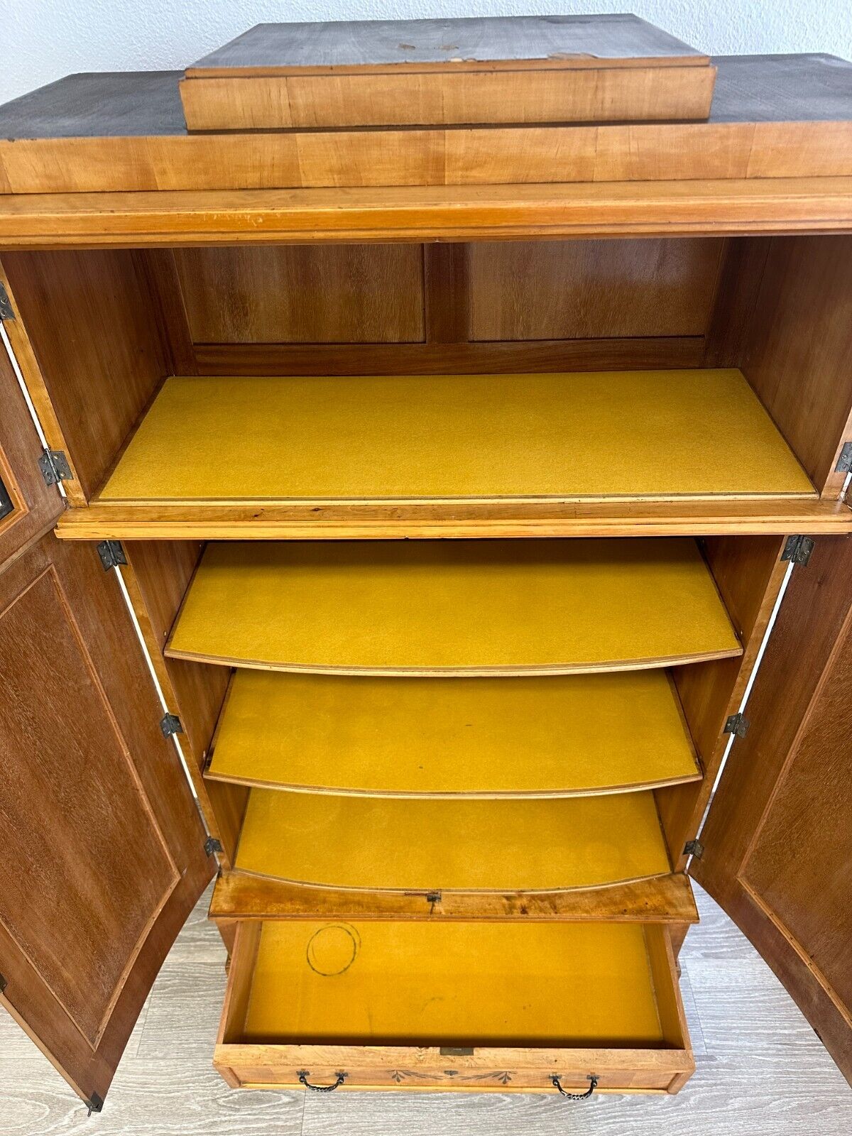 ANTIKER JUGENDSTIL SCHRANK UM 1910 MIT VITRINE KIRSCHHOLZ FURNIERT – Bild 12