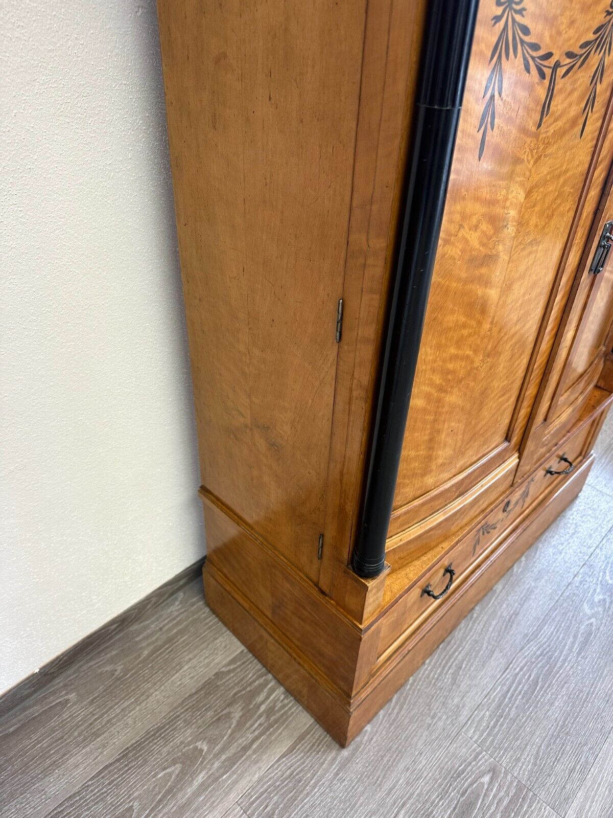 ANTIKER JUGENDSTIL SCHRANK UM 1910 MIT VITRINE KIRSCHHOLZ FURNIERT – Bild 15