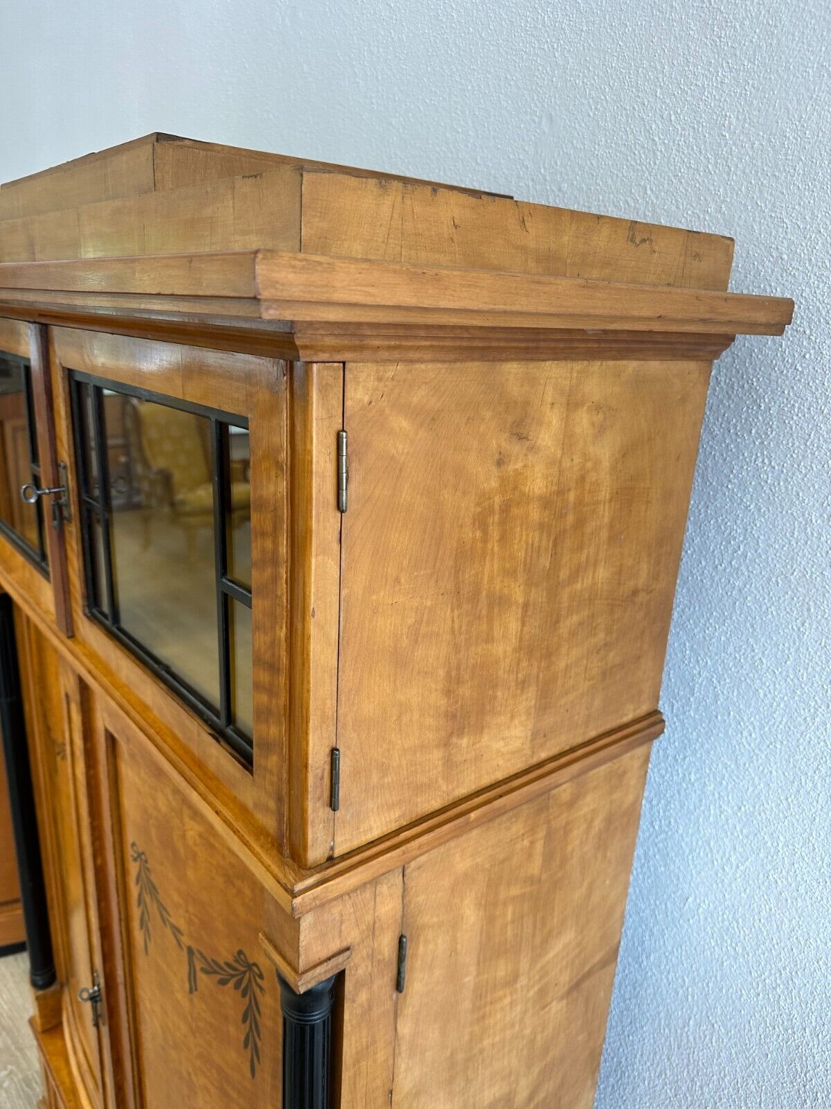 ANTIKER JUGENDSTIL SCHRANK UM 1910 MIT VITRINE KIRSCHHOLZ FURNIERT – Bild 5