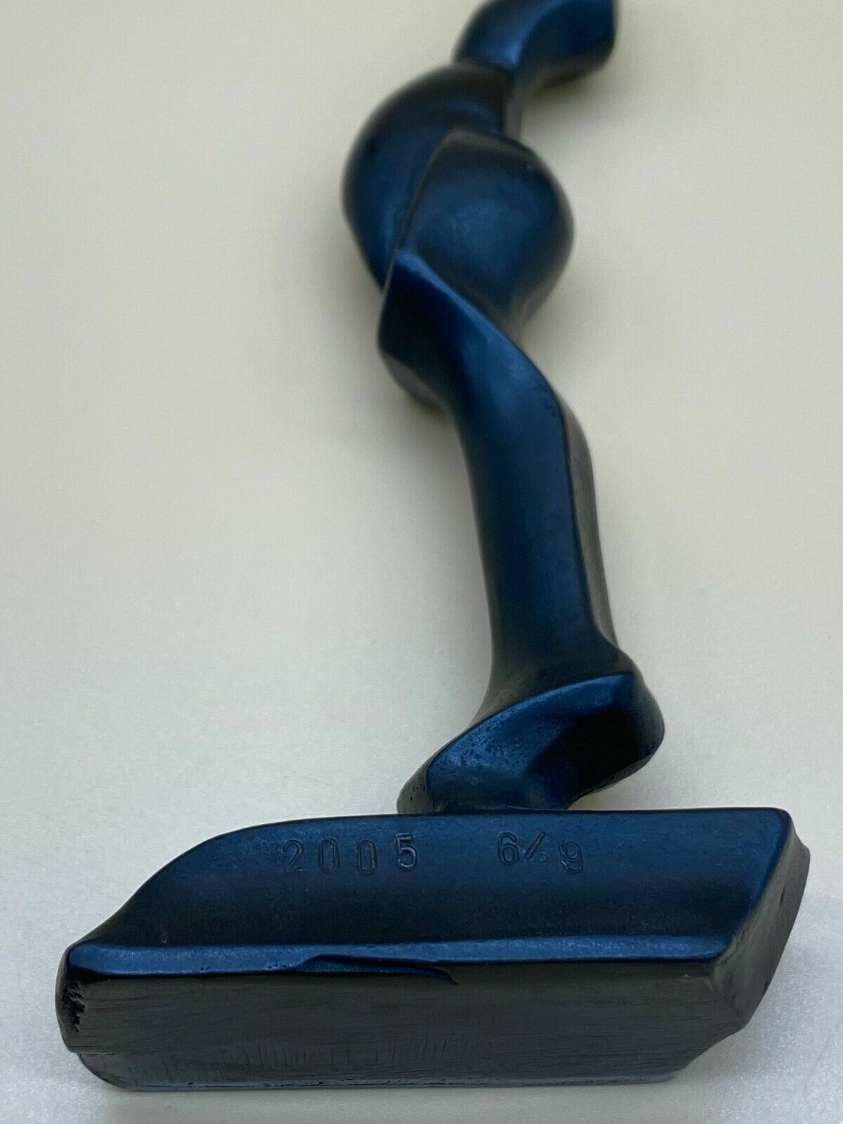 ABSTRAKTE BRONZE SKULPTUR FIGUR VON 2005 LIMITIERT 6/9 VON GEORG LOEWIT (1959) – Bild 8