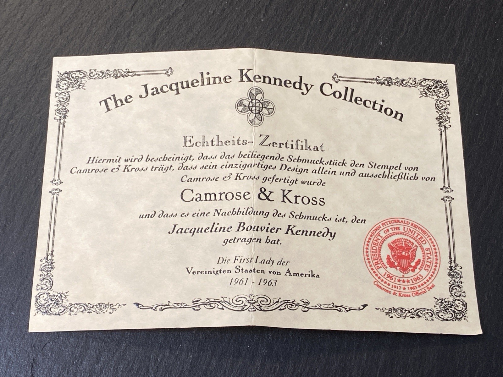 AUßERGEWÖHNLICHER ARMREIF CAMROSE & KROSS GLAS JBK EMAILLE KENNEDY NACHAHMUNG – Bild 14