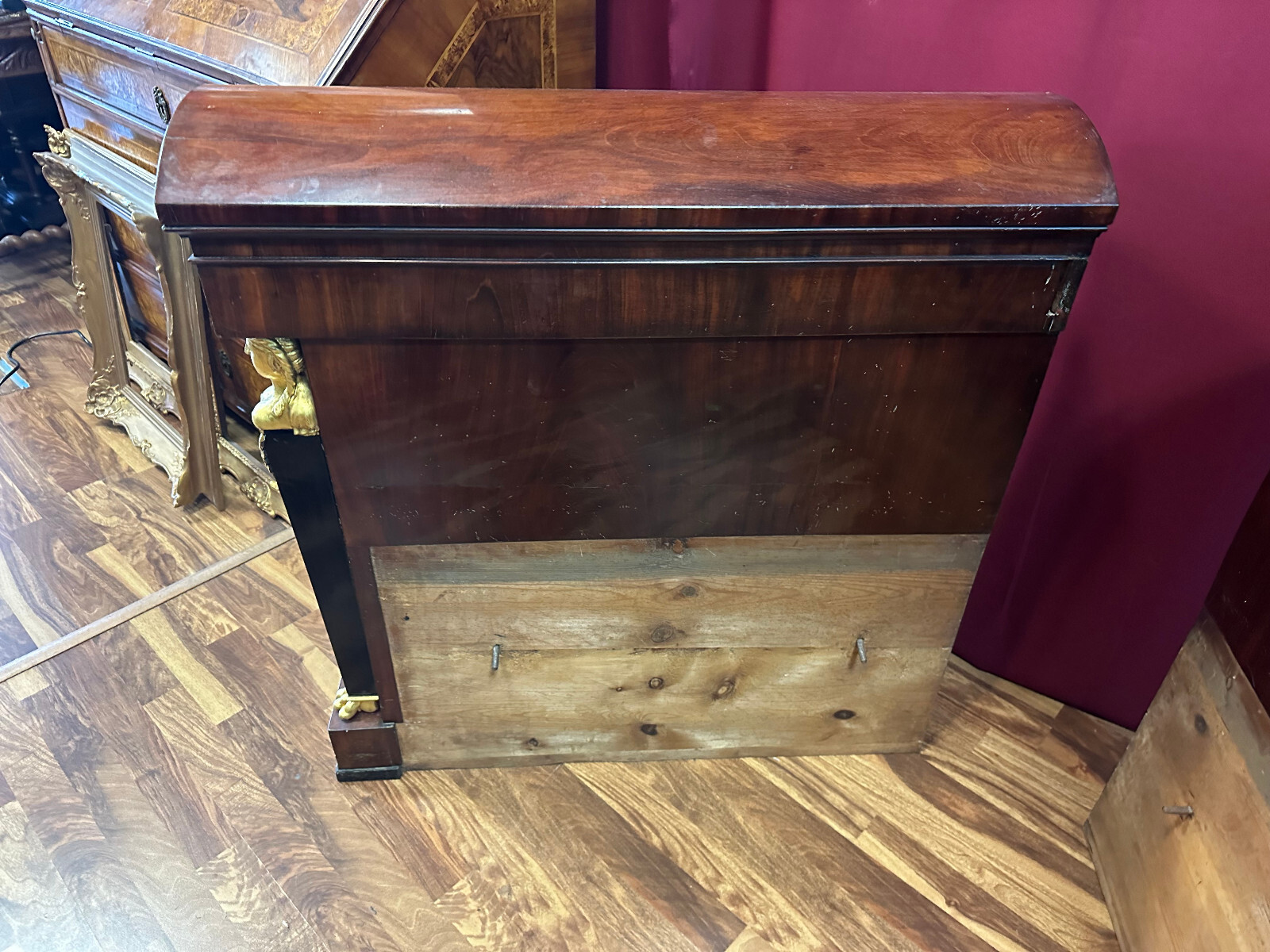 ORIGINALE SEITENTEILE EINES EMPIRE SOFA UM 1800 MAHAGONI FURNIERT – Bild 12