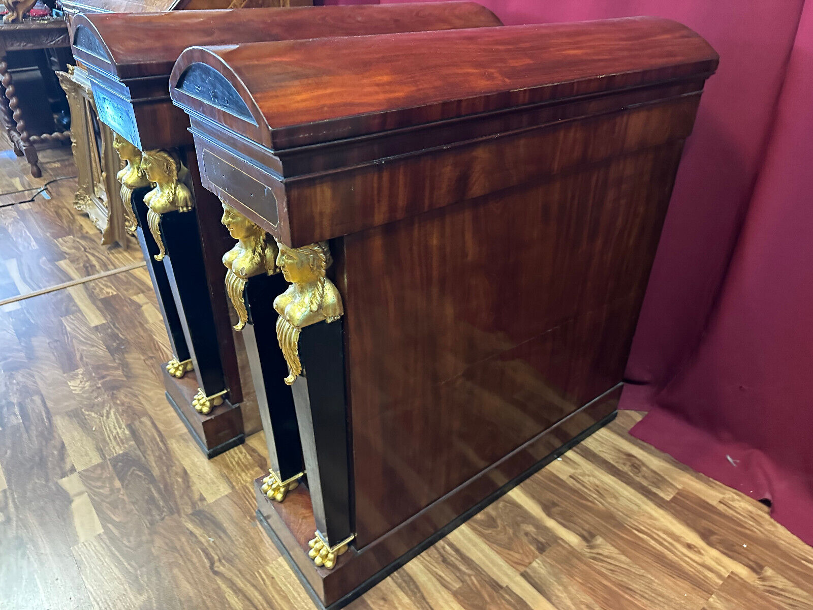 ORIGINALE SEITENTEILE EINES EMPIRE SOFA UM 1800 MAHAGONI FURNIERT – Bild 9