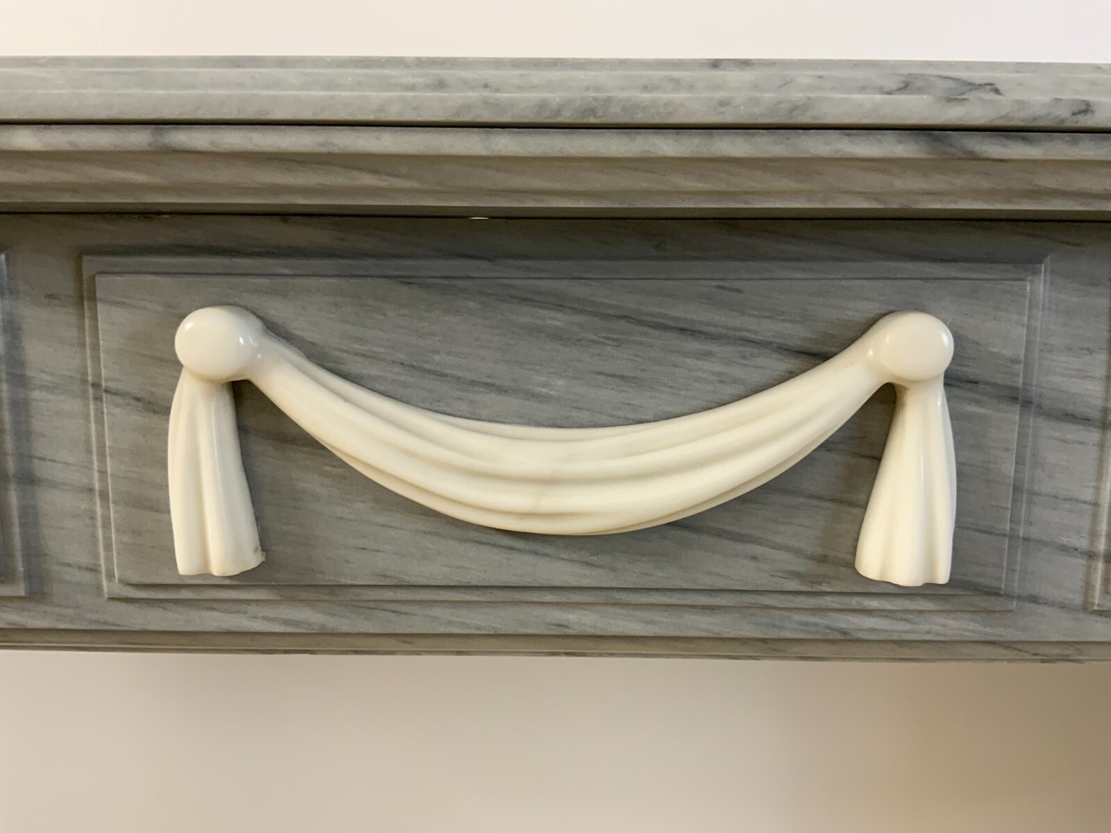 ANTIKE KAMINUMRANDUNG MARMOR KAMIN UM 1880 MASSIV LOUIS SEIZE STIL – Bild 6