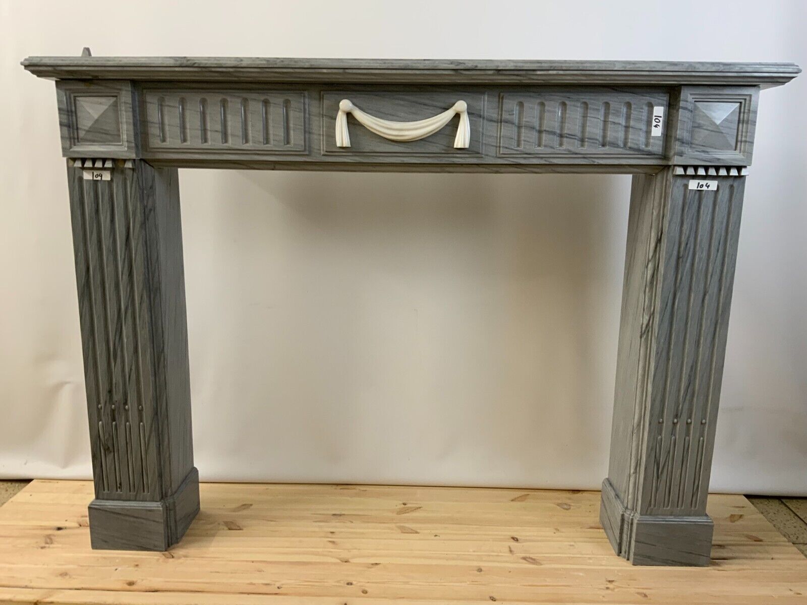 ANTIKE KAMINUMRANDUNG MARMOR KAMIN UM 1880 MASSIV LOUIS SEIZE STIL