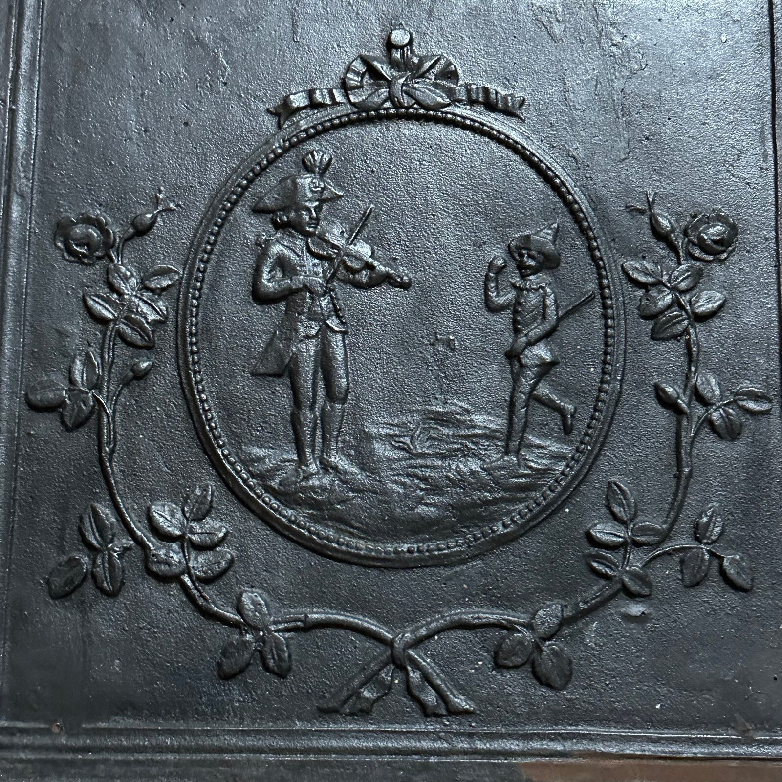 ANTIKE BAROCK OFENPLATTE AUS EISEN 19 TES JHDT 45x52cm PERSONEN