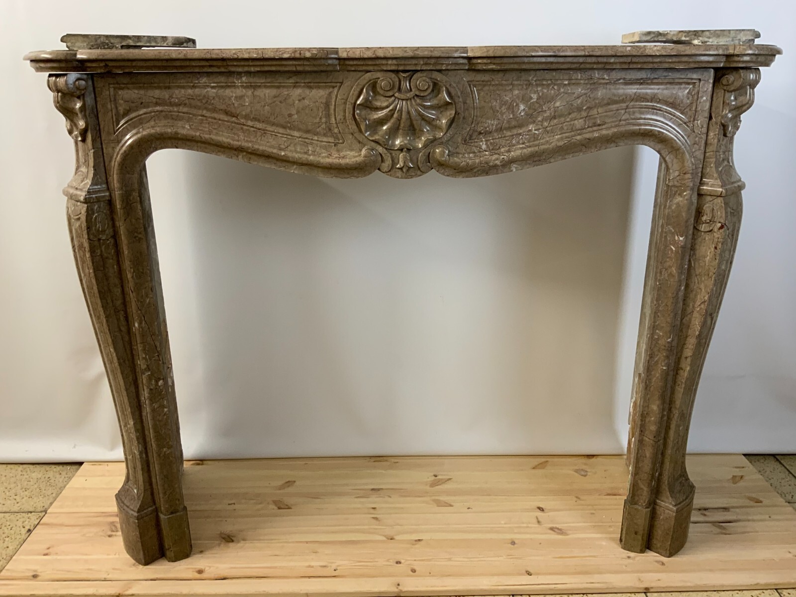 ANTIKE KAMINUMRANDUNG MARMOR KAMIN UM 1880 MASSIV LOUIS XV STIL