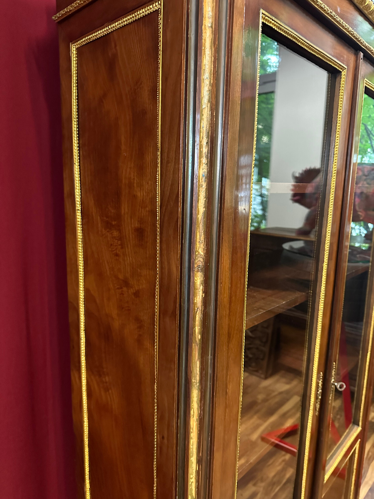 ANTIKE EMPIRE VITRINE UM 1880 MAHAGONI VERGOLDETE MESSING BESCHLÄGE – Bild 8