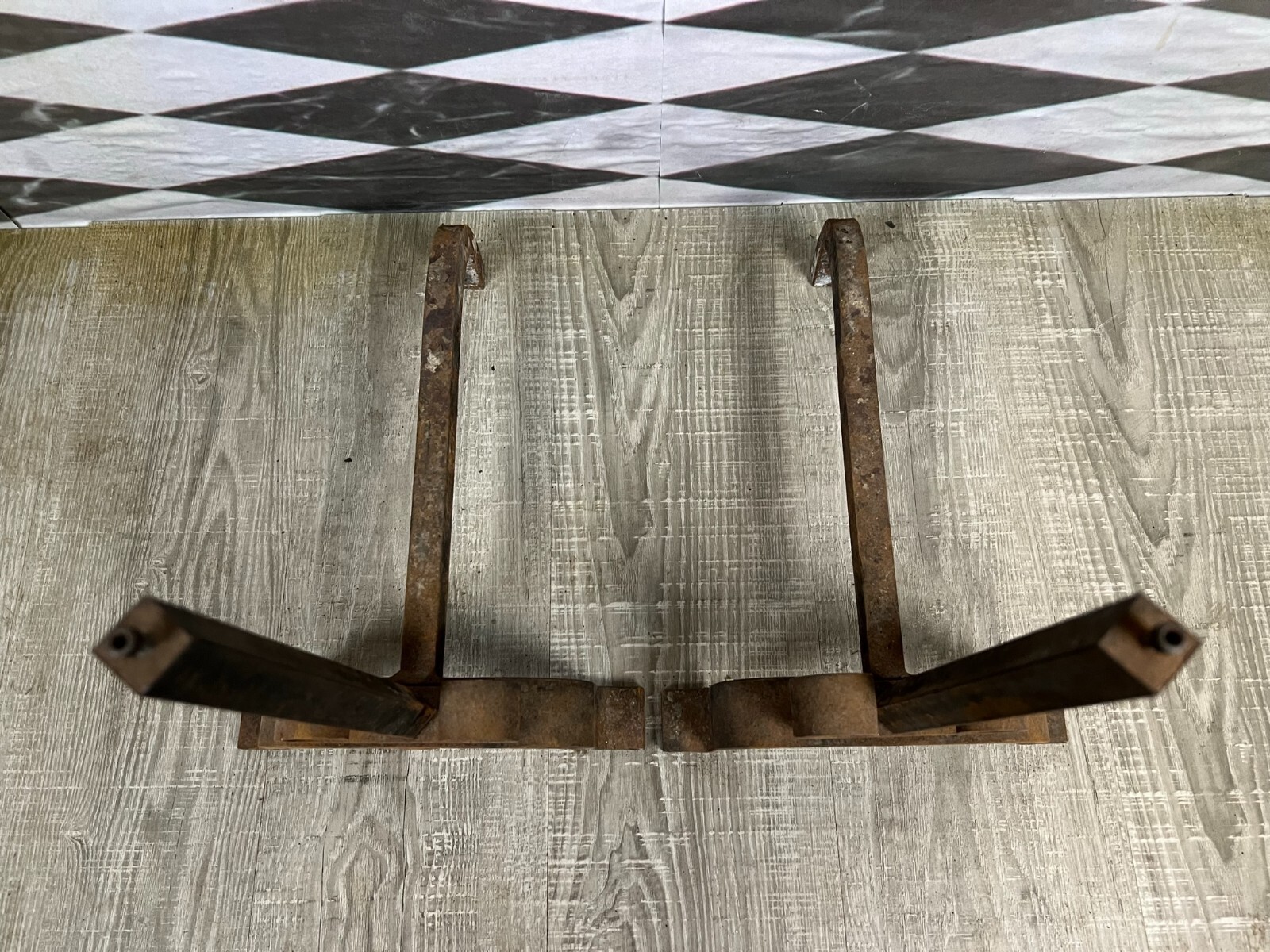 ALTE KAMINBÖCKE AUS EISEN NACH ANTIKEM VORBILD – Bild 5