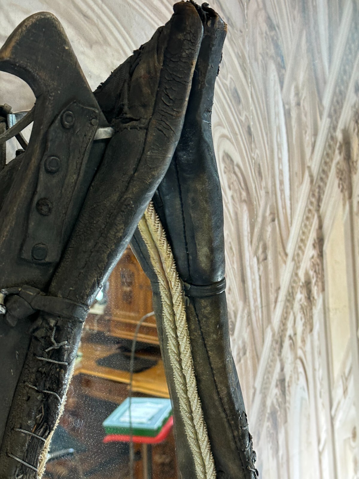 ANTIKES PFERDE KUMMET LEDER HOLZ UND METALL ALS WANDSPIEGEL UMGEBAUT – Bild 7