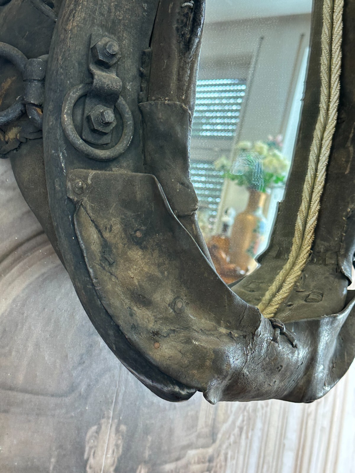 ANTIKES PFERDE KUMMET LEDER HOLZ UND METALL ALS WANDSPIEGEL UMGEBAUT – Bild 9