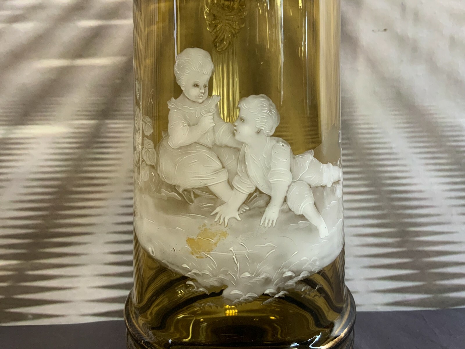 KANNE ROMANTISCHE SZENERIE GROSS ANTIK KANNE AUS GLAS MIT DEKOR KINDER AUF WIESE