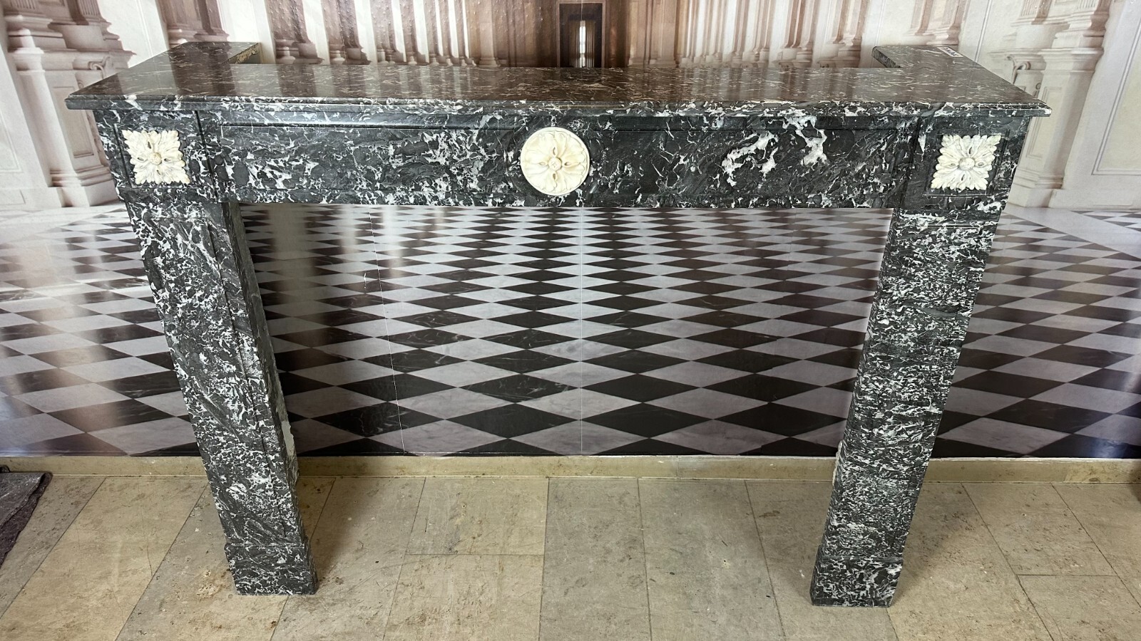 ANTIKE KAMINUMRANDUNG MARMOR KAMIN UM 1780 LOUIS SEIZE WEISSE APPLIKEN 18-TES