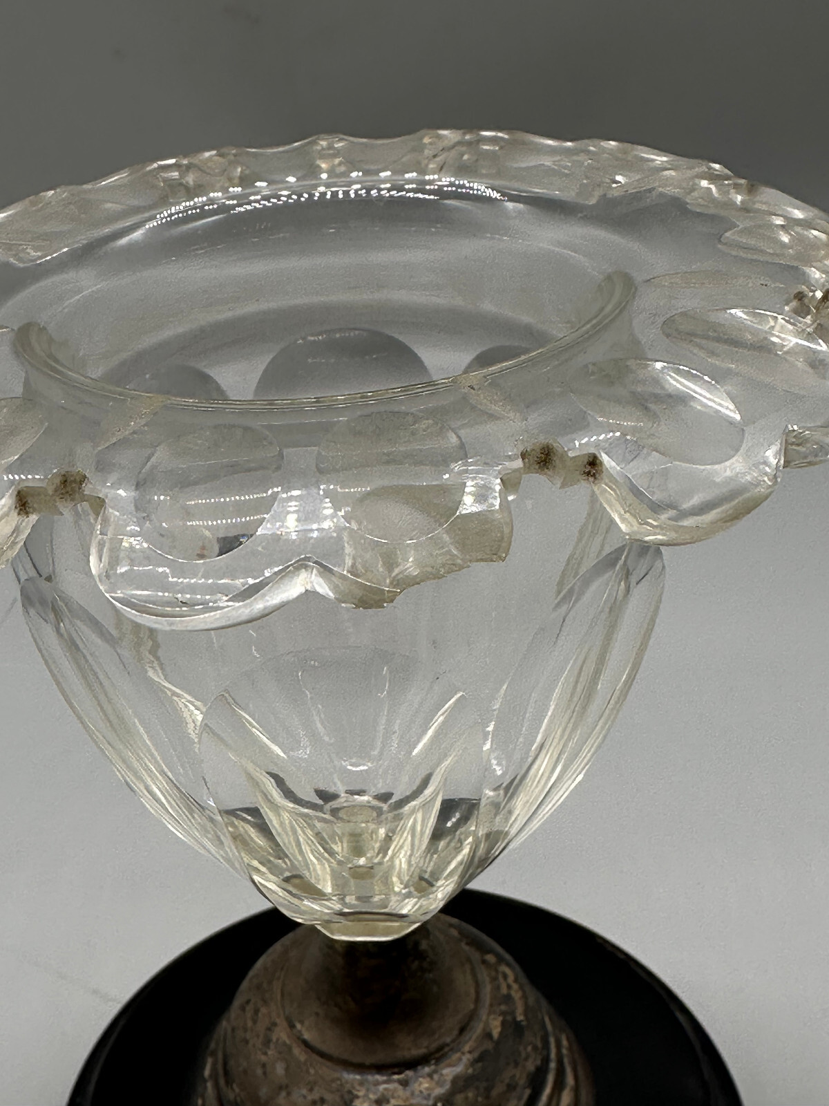 ANTIKES GEFÄSS AUS GLAS AUF HOLZFUSS MIT VERSILBERTER MONTUR – Bild 6