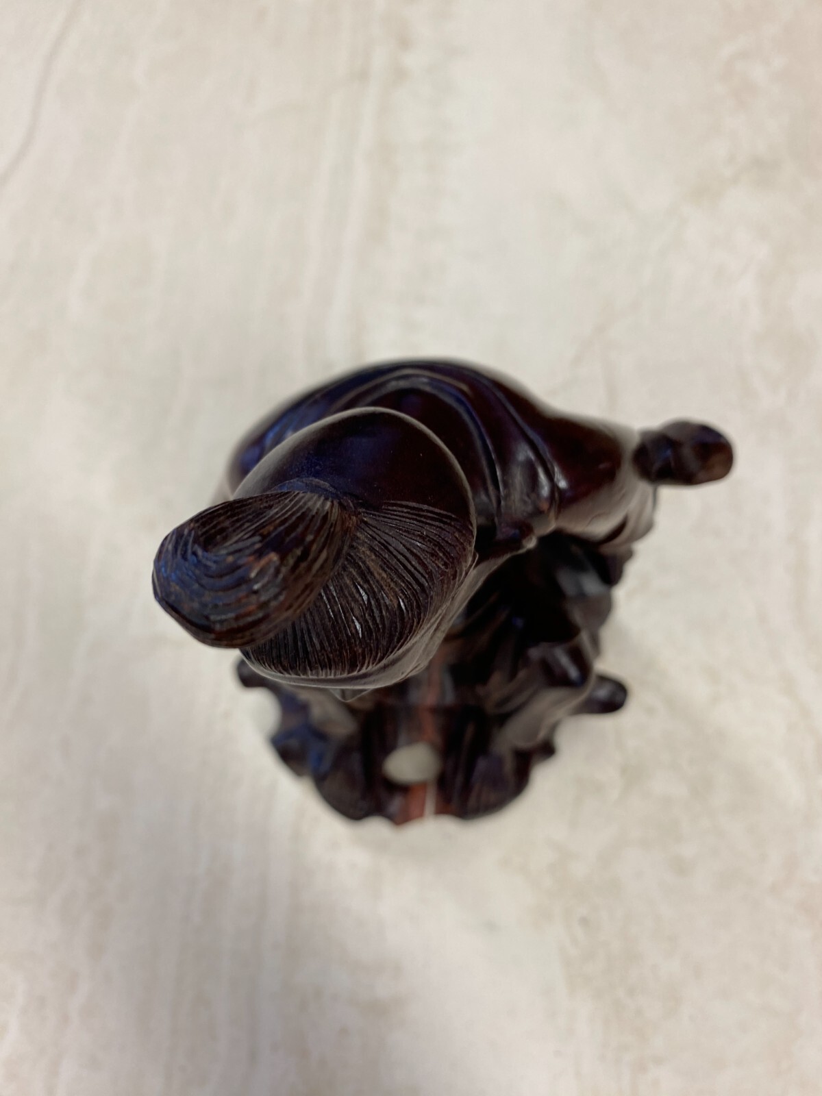 CHINA SKULPTUR AUS HOLZ SITZENDER GELEHRTER 22cm HOCH – Bild 3