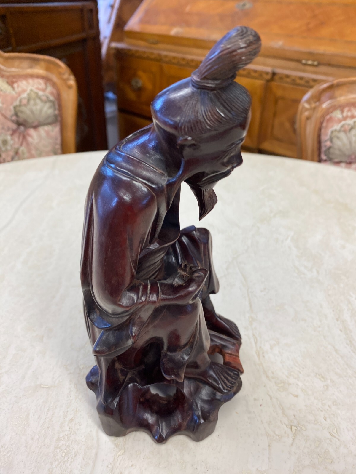 CHINA SKULPTUR AUS HOLZ SITZENDER GELEHRTER 22cm HOCH – Bild 6