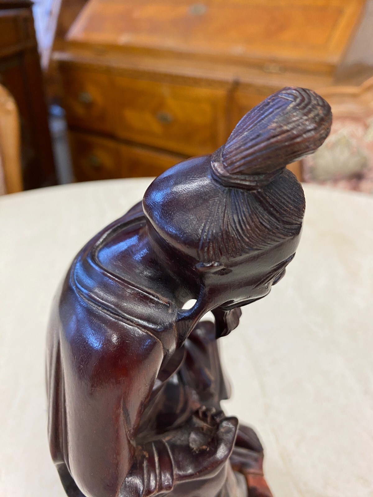 CHINA SKULPTUR AUS HOLZ SITZENDER GELEHRTER 22cm HOCH – Bild 7