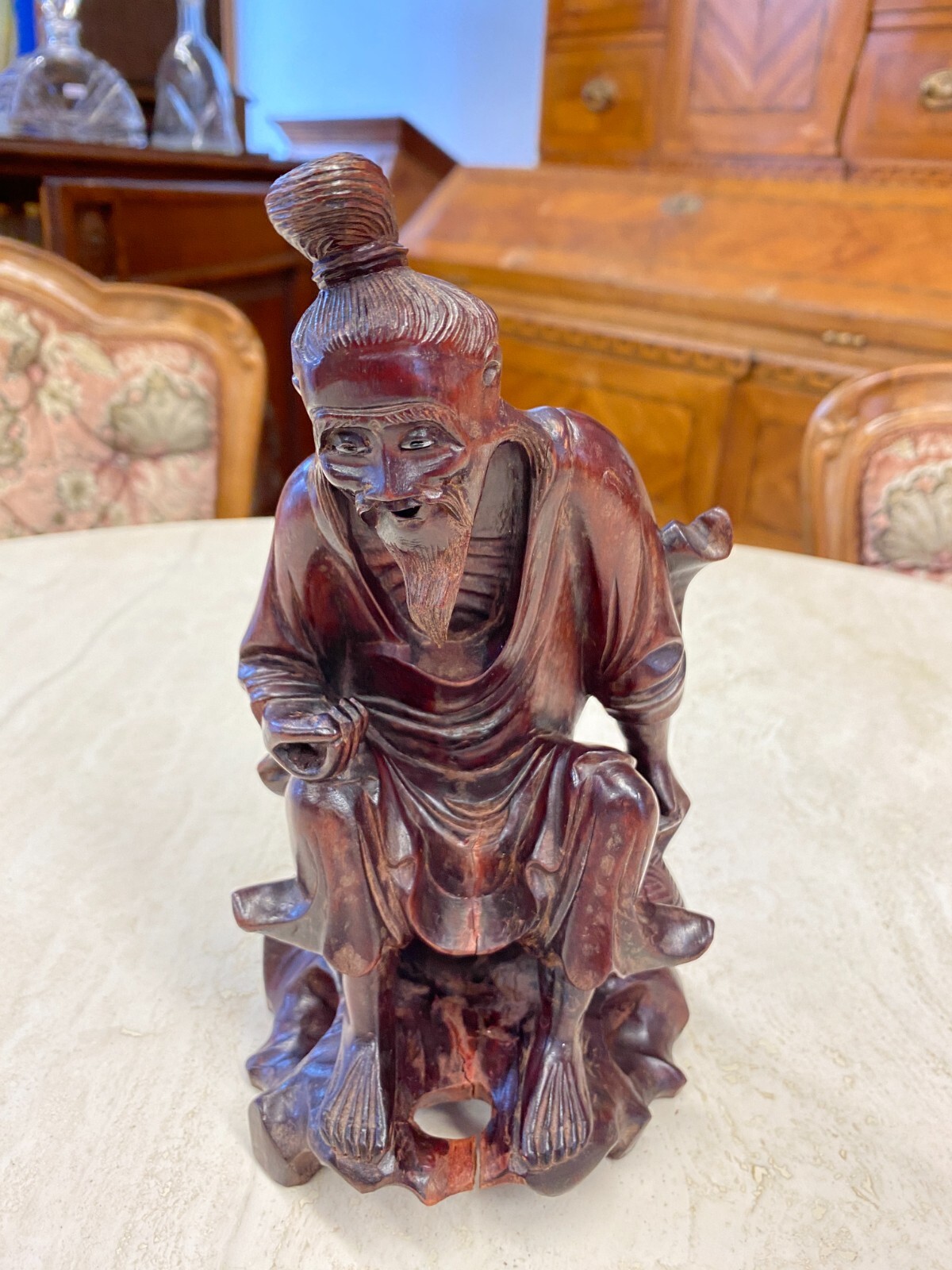 CHINA SKULPTUR AUS HOLZ SITZENDER GELEHRTER 22cm HOCH