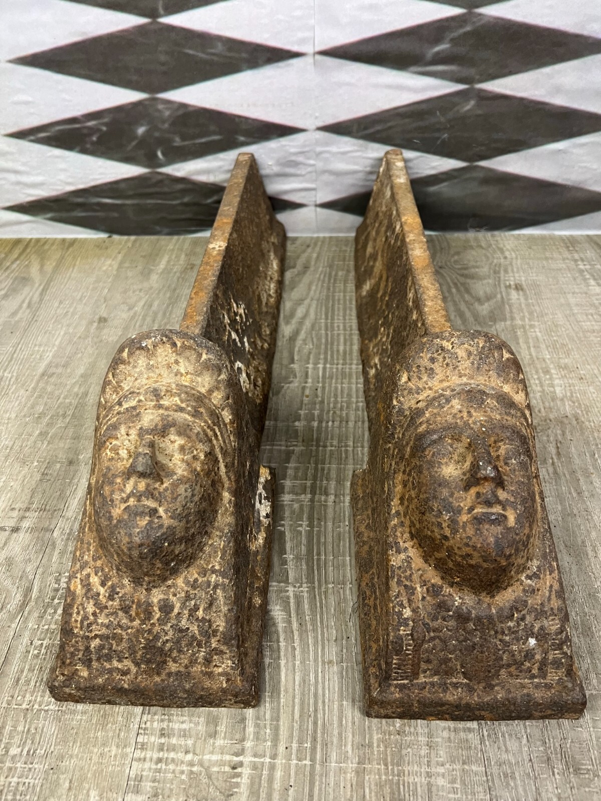 ANTIKE KAMINBÖCKE AUS EISEN UM 1880 HISTORISMUS GRIECHISCHE GÖTTINNEN