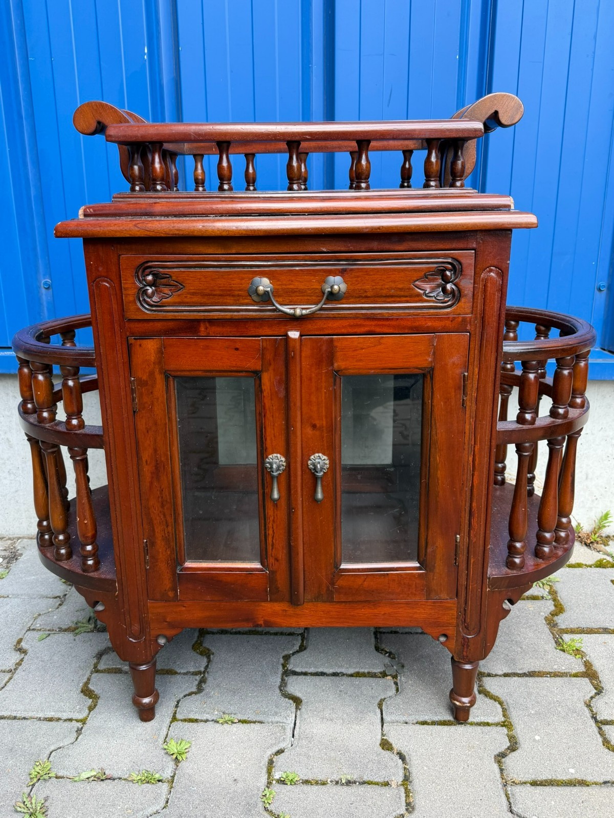 TEETISCH BEISTELLTISCH MIT VITRINE SERVIERWAGEN KOLONIAL STIL MAHAGONI