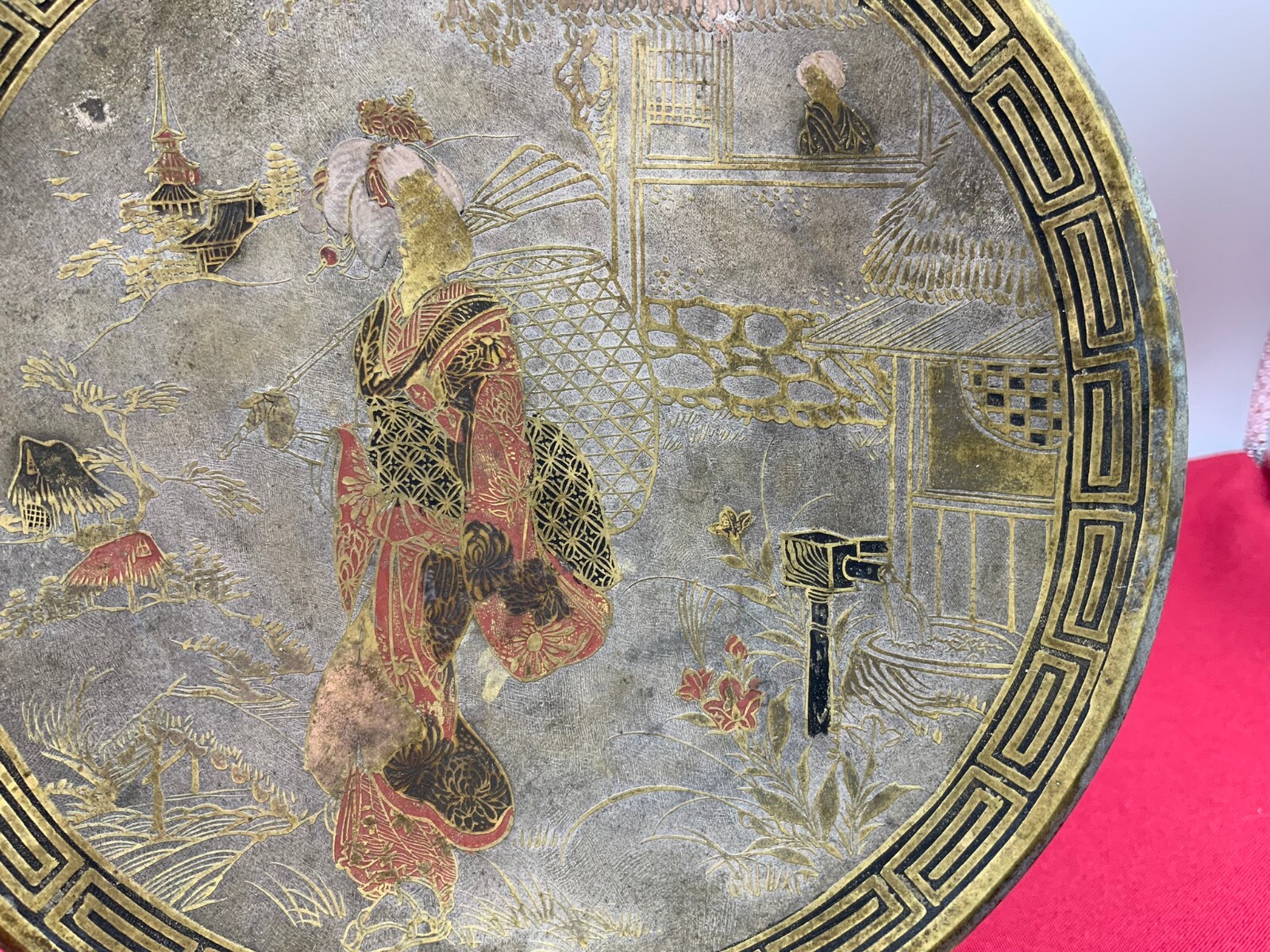 ANTIKER JAPAN TELLER AUS GELBGUSS / MESSING MIT EMAILLE DEKOR 19 TES JHDT – Bild 8