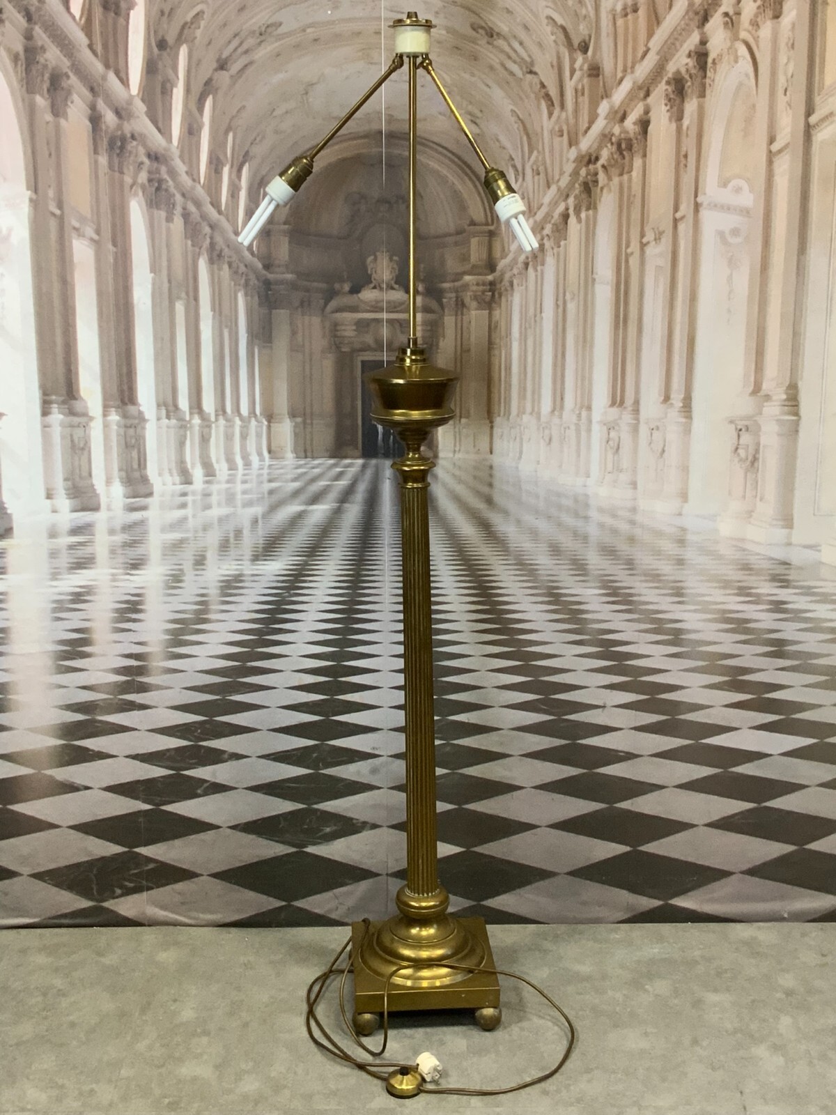 VINTAGE STEHLAMPE AUS MESSING BLECH MAXIMALE HÖHE 176cm
