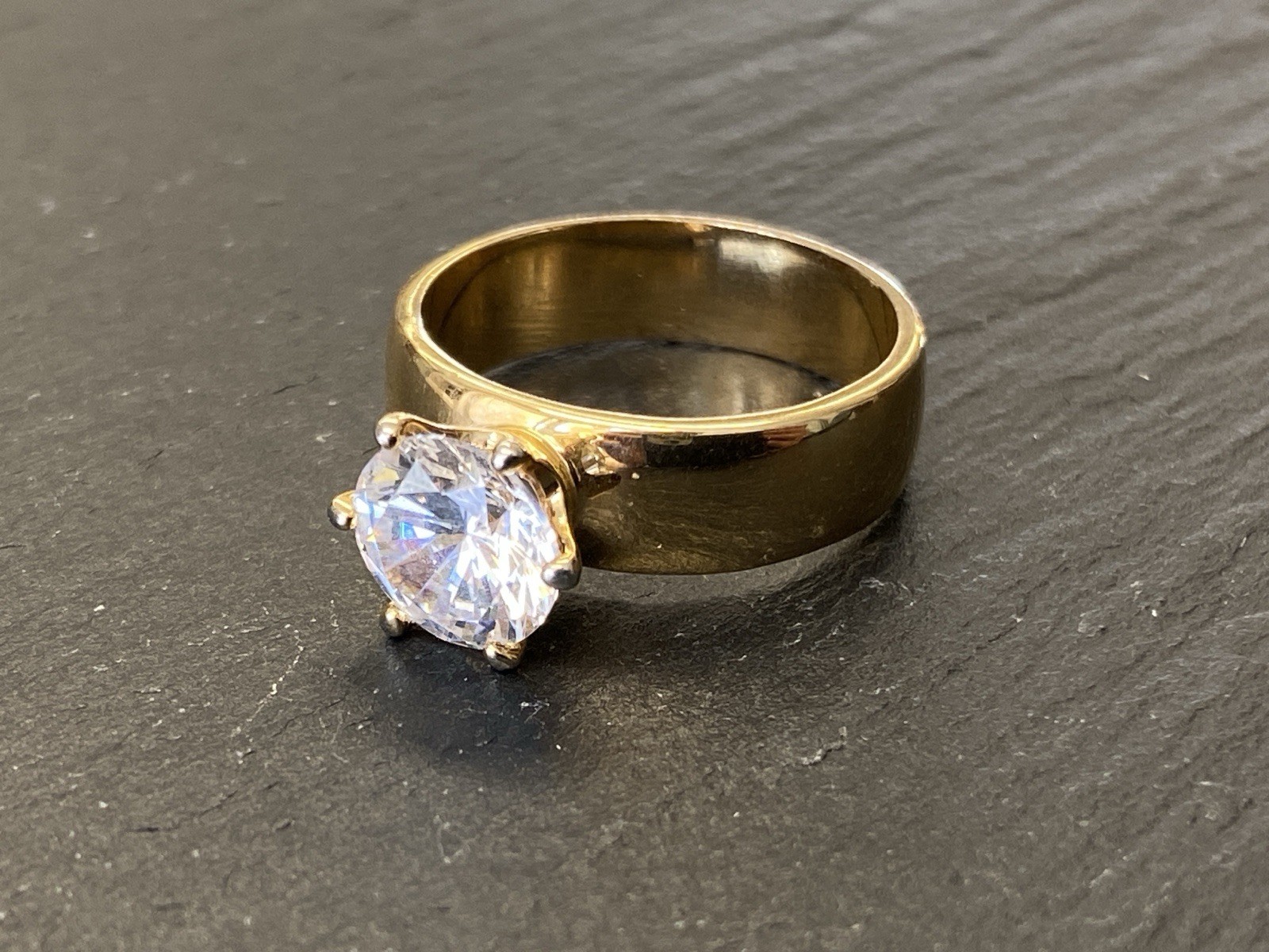 ELEGANTER RING METALL VERGOLDET GLAS GLASSTEIN GRÖSSE 59 GOLDFARBEN GOLD