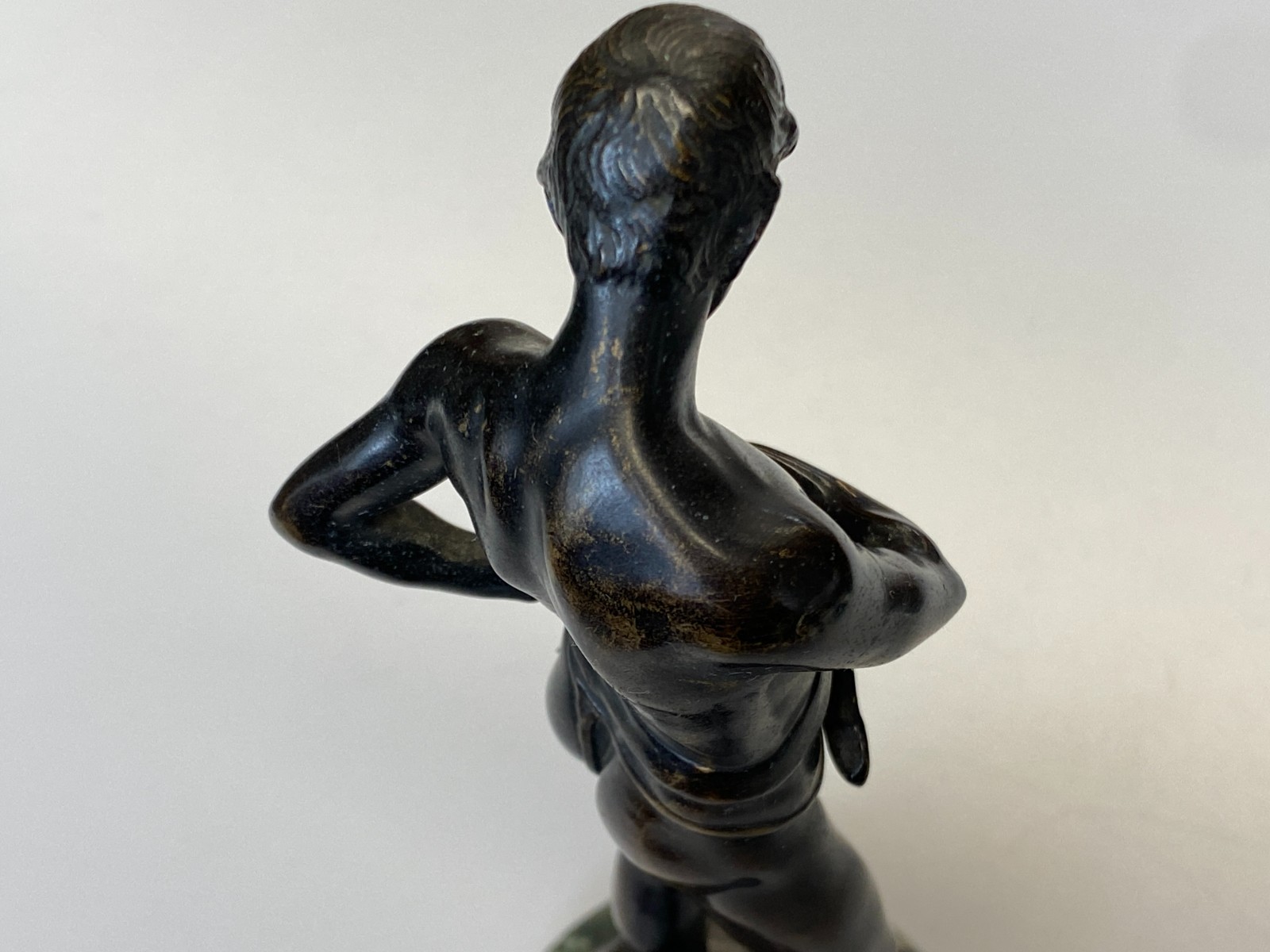 Julius Paul SCHMIDT-FELLING (1835-1920) BRONZE SKULPTUR JUNGER KÄMPFER AKT – Bild 11