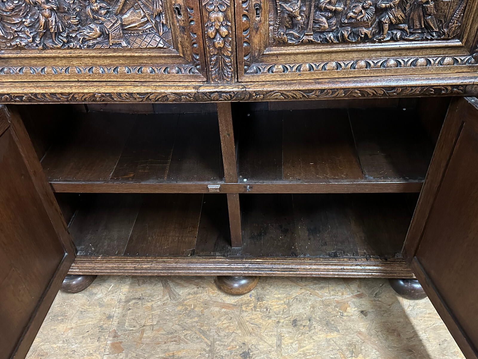 ANTIKER RENAISSANCE SCHRANK HOLLAND 17/18 TES JHDT PRUNKSCHNITZWERK LÖWENKÖPFE – Bild 15