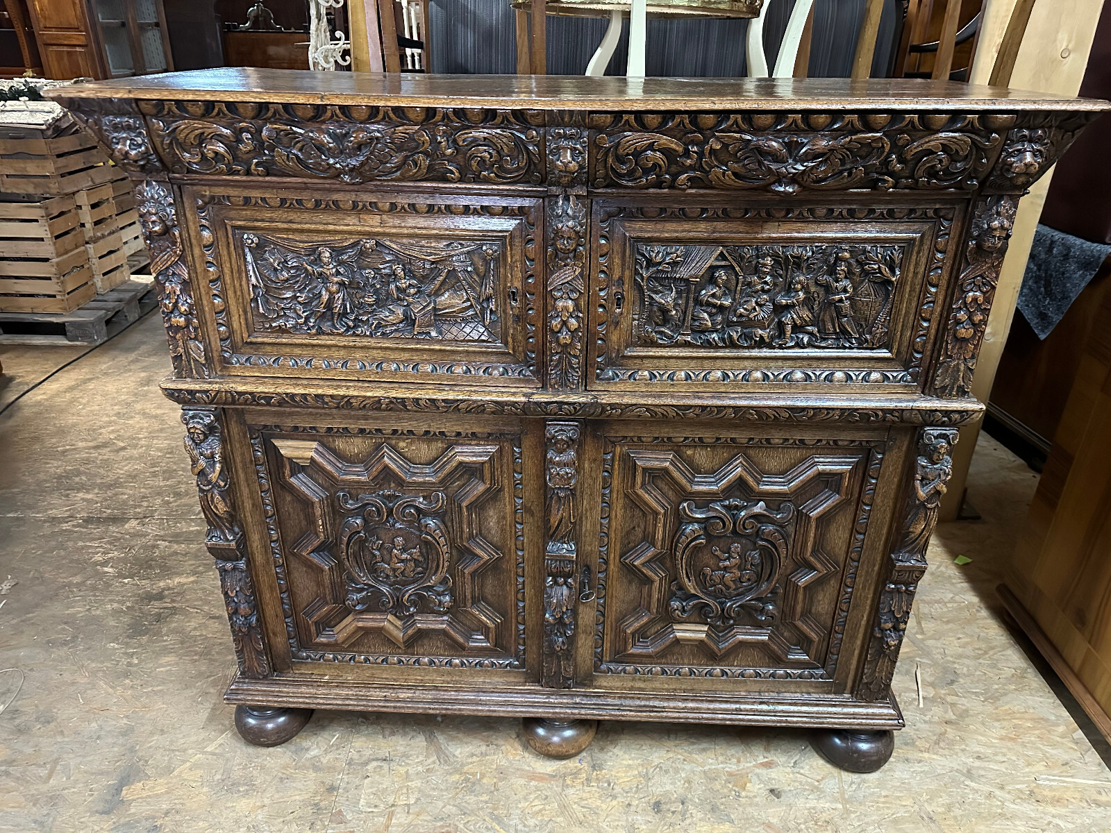 ANTIKER RENAISSANCE SCHRANK HOLLAND 17/18 TES JHDT PRUNKSCHNITZWERK LÖWENKÖPFE