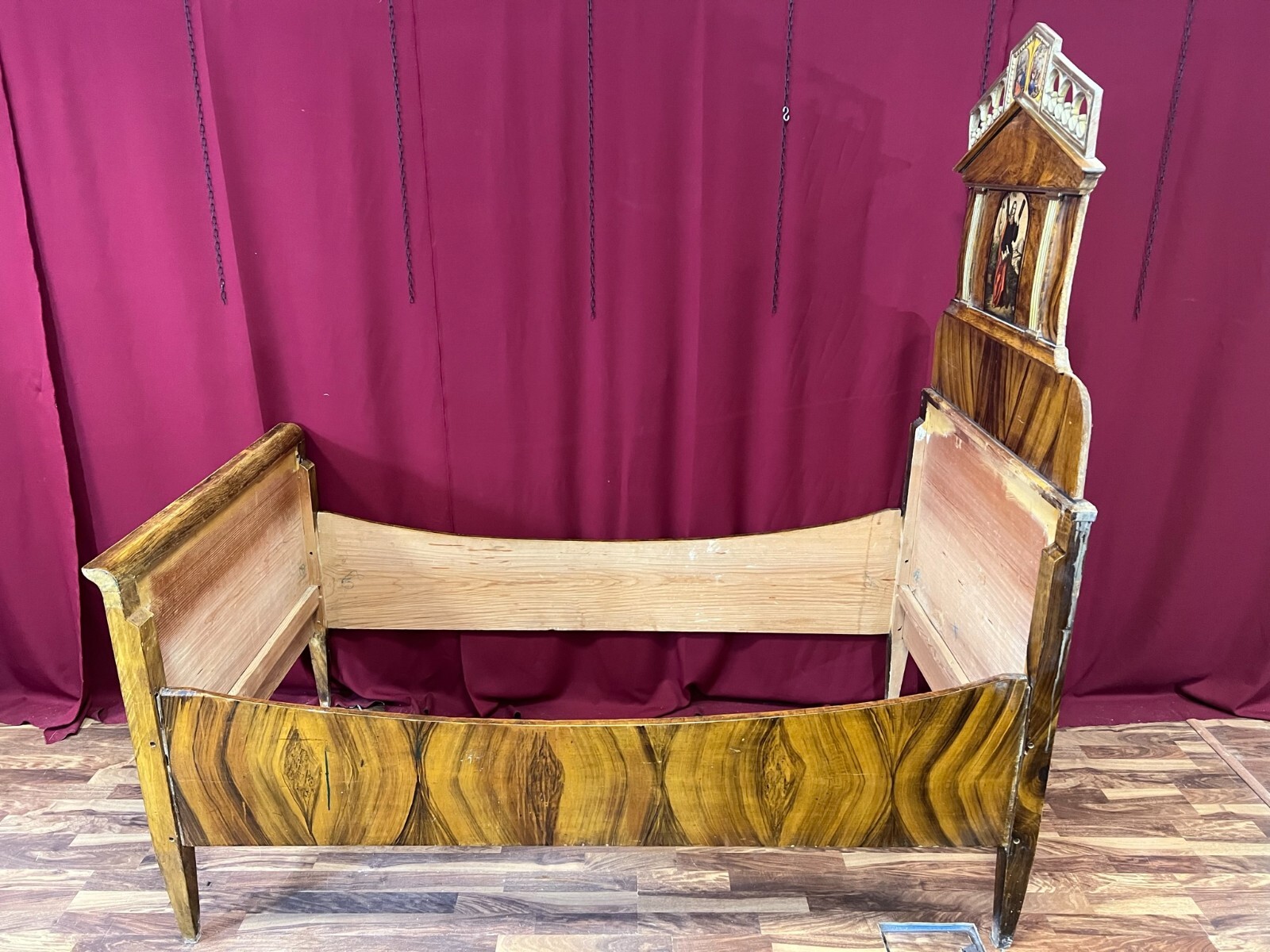 IRSCHENBERGER BETT BETTGESTELL ANTIK UM 1820 HOLZ HANDBEMALT HEILIGEN BILDER – Bild 11