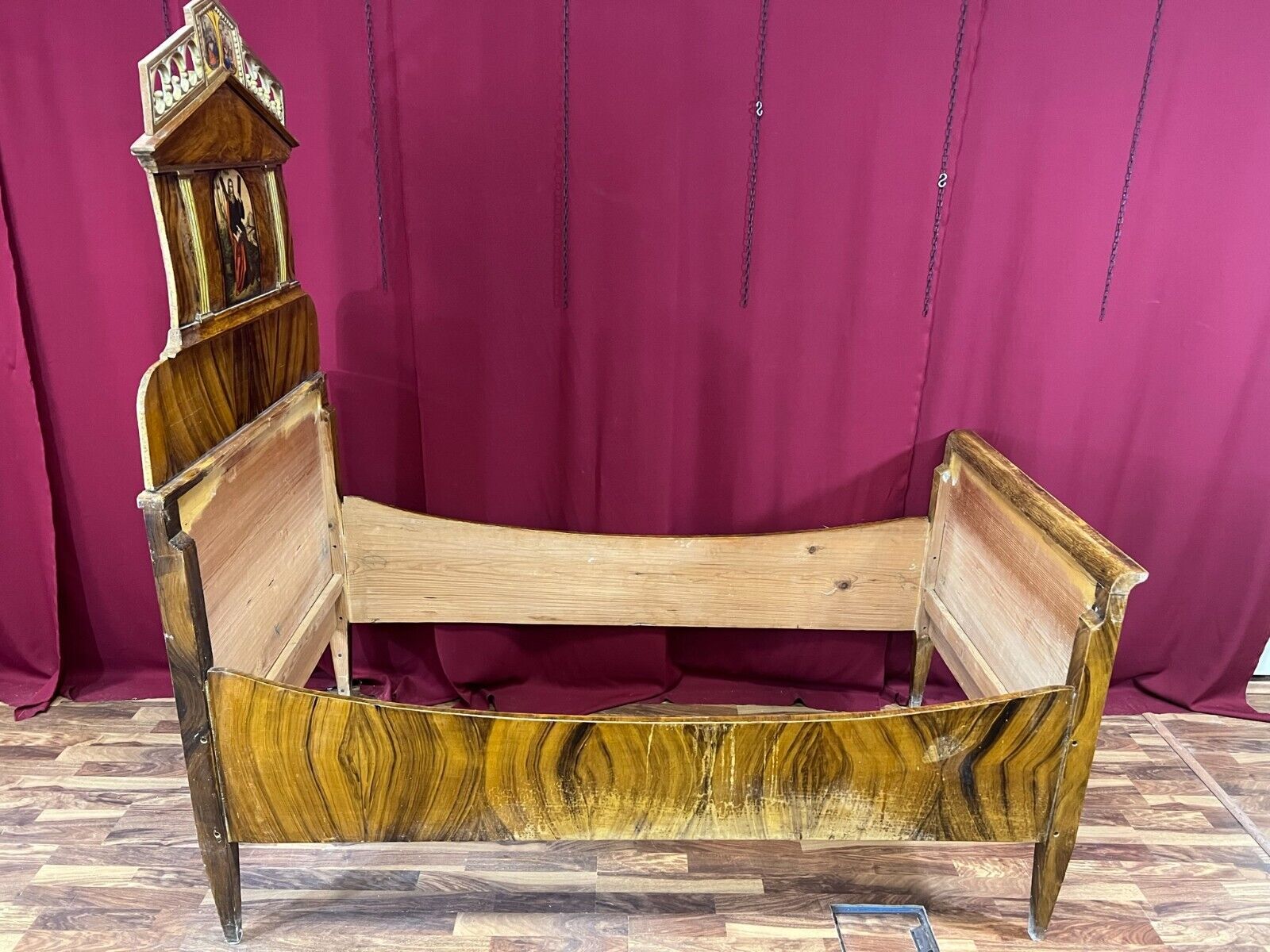 IRSCHENBERGER BETT BETTGESTELL ANTIK UM 1820 HOLZ HANDBEMALT HEILIGEN BILDER – Bild 5