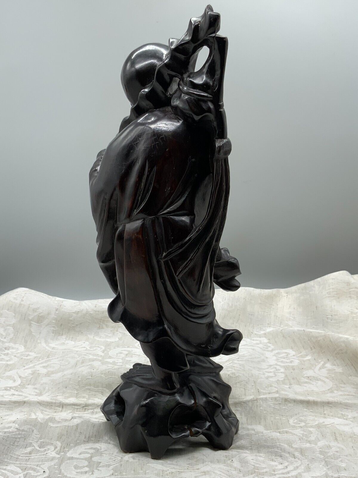 CHINA SKULPTUR AUS HOLZ MASSIV HANDGESCHNITZT STEHENDER MANN 37cm – Bild 4