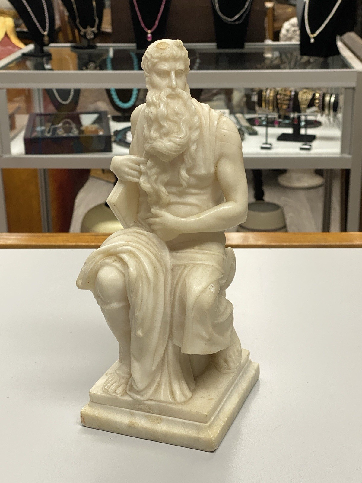 ANTIKE ALABASTER SKULPTUR 19 TES JHDT DER GEHÖRNTE MOSES NACH MICHELANGELO 30cm