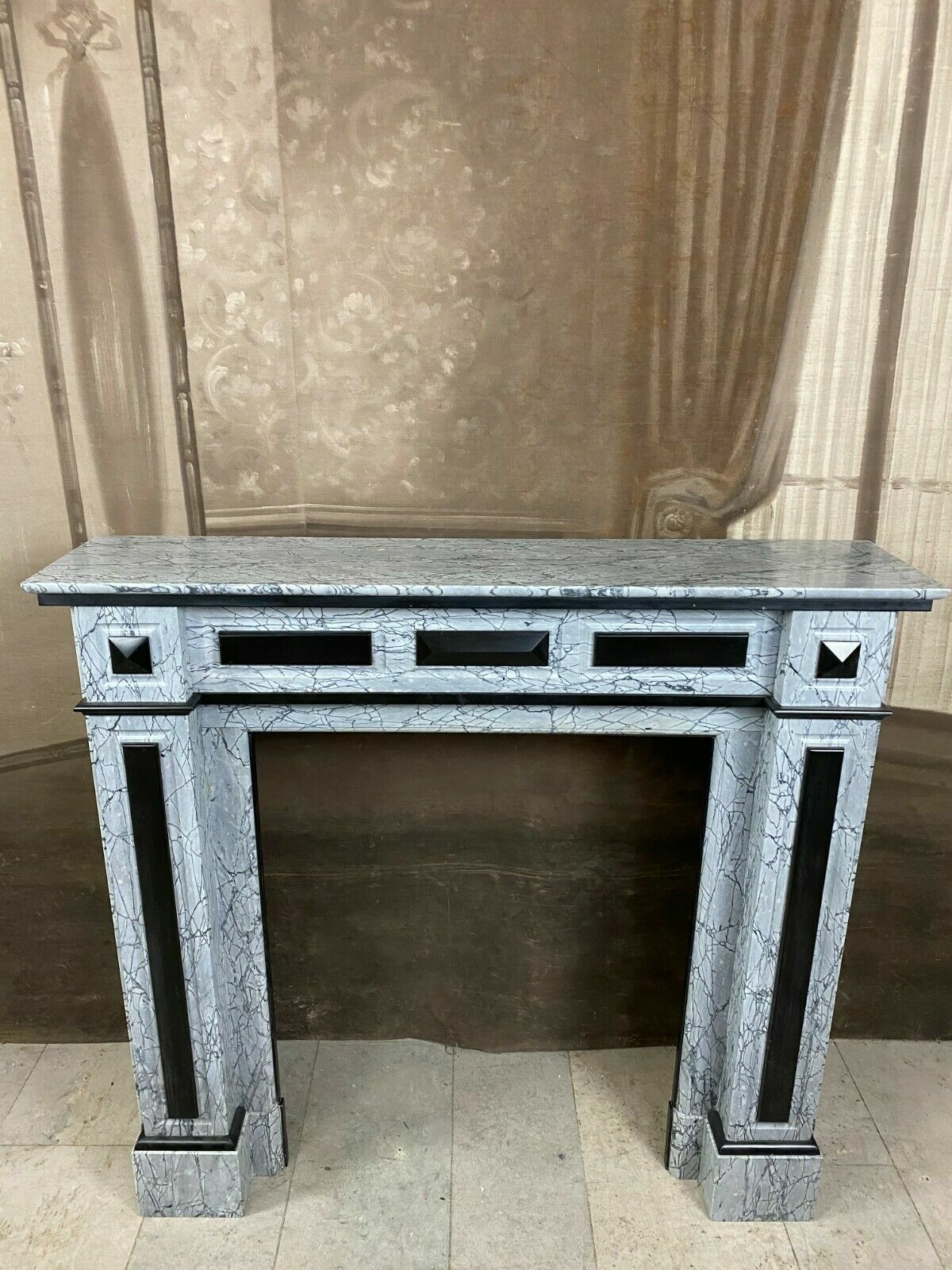 ANTIKE KAMINUMRANDUNG MARMOR KAMIN UM 1920 ART DECO ARABESQUE ZWEI FARBIG – Bild 3