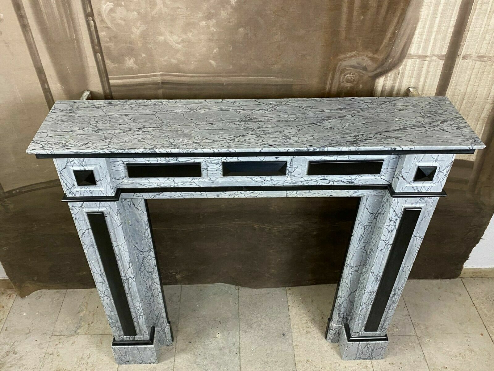 ANTIKE KAMINUMRANDUNG MARMOR KAMIN UM 1920 ART DECO ARABESQUE ZWEI FARBIG – Bild 4