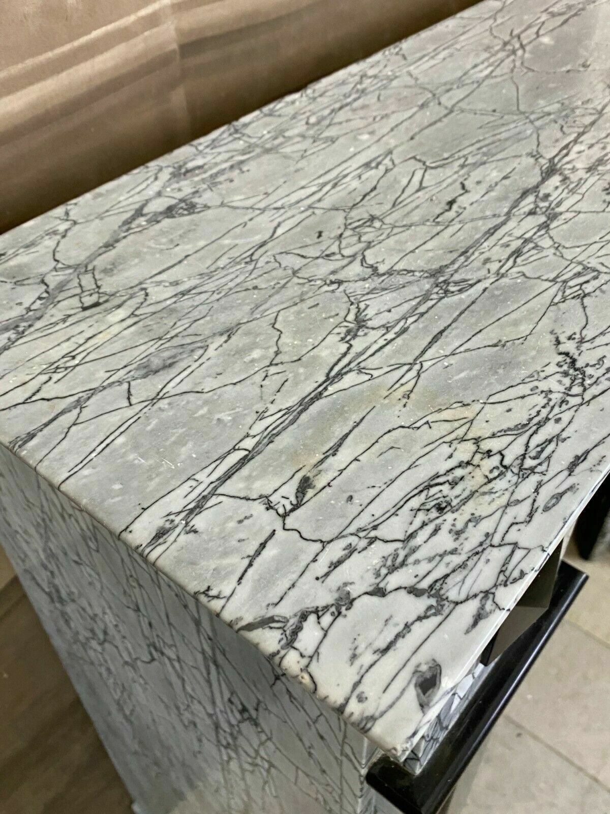 ANTIKE KAMINUMRANDUNG MARMOR KAMIN UM 1920 ART DECO ARABESQUE ZWEI FARBIG – Bild 6