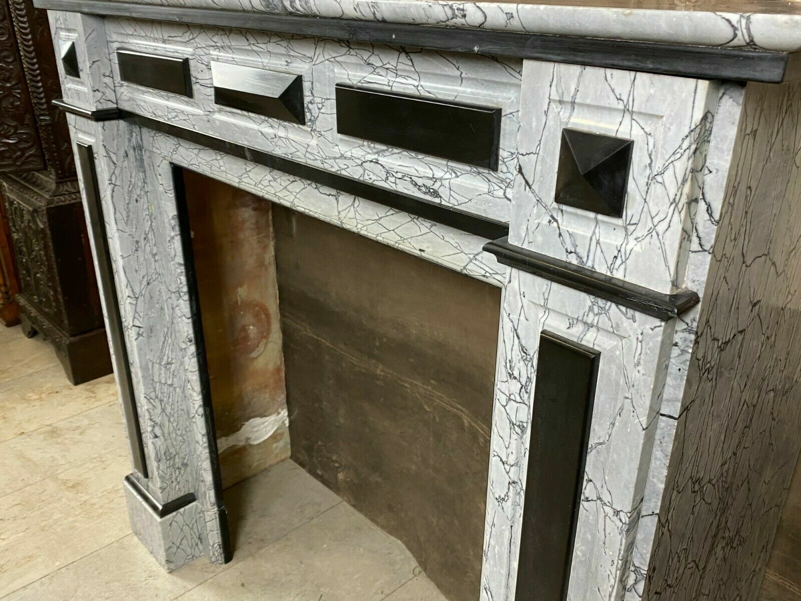 ANTIKE KAMINUMRANDUNG MARMOR KAMIN UM 1920 ART DECO ARABESQUE ZWEI FARBIG – Bild 8