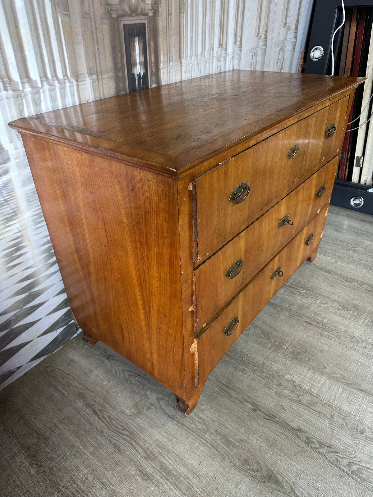 ANTIKE LOUIS SEIZE KOMMODE NUSSBAUM FURNIER UM 1840 – Bild 4