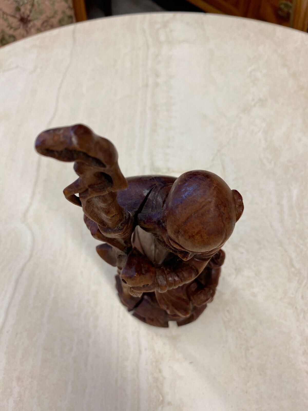 CHINA SKULPTUR AUS HOLZ GELEHRTER MIT STOCK 30cm HOCH – Bild 3