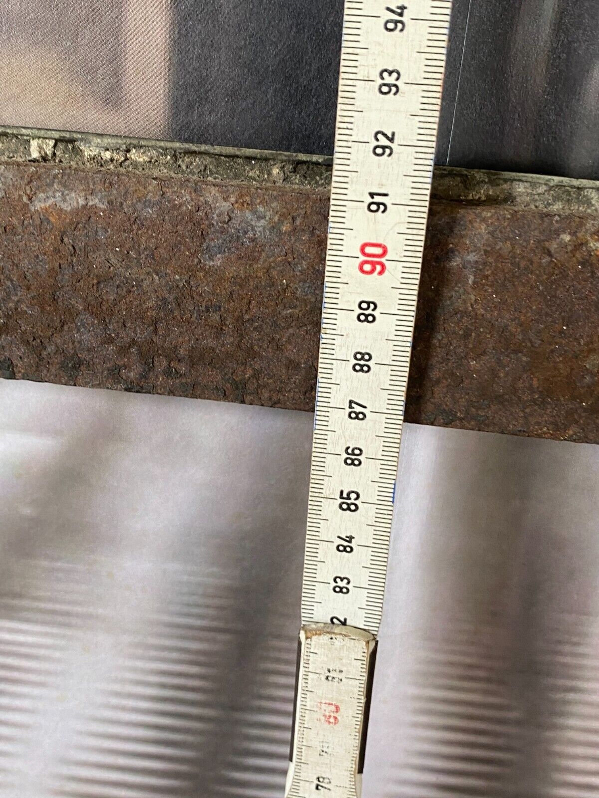 ANTIKE KAMIN ABDECKUNG FEUERSTELLE RAHMEN AUS EISEN UND KUPFER HxB 91x59cm – Bild 9