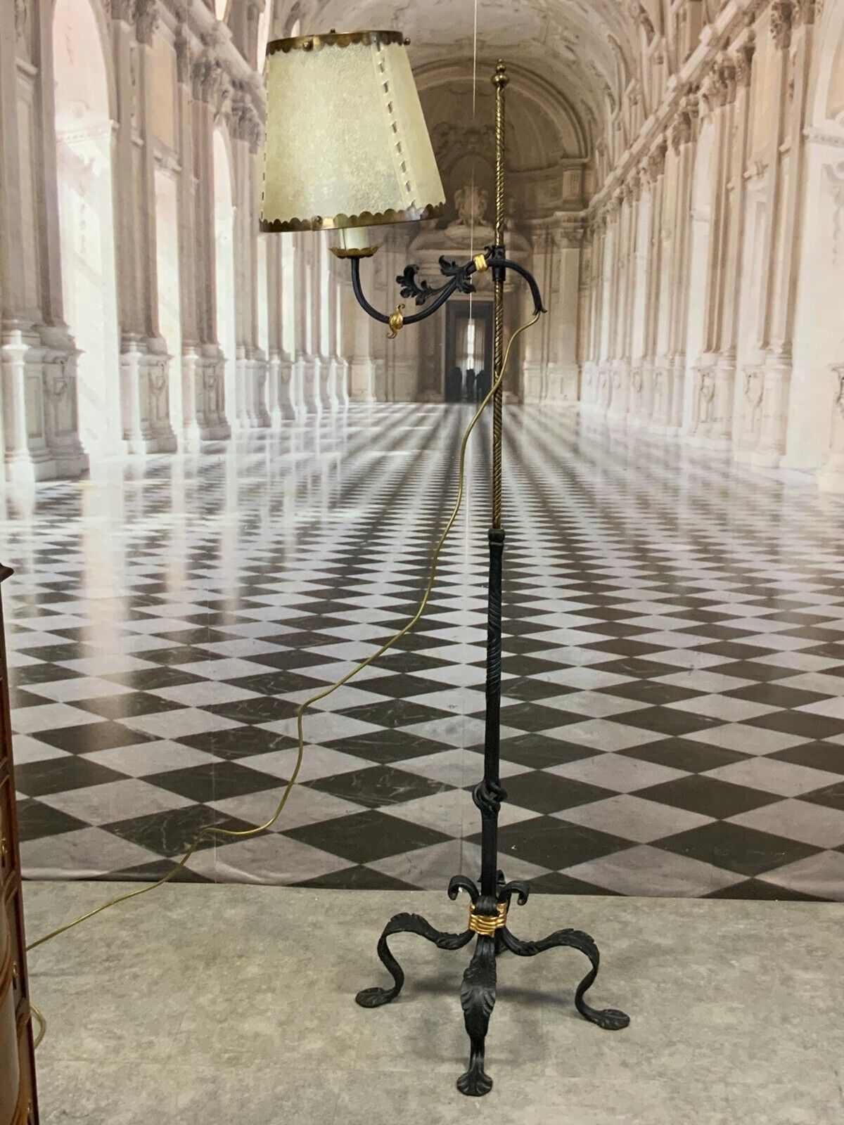 VINTAGE STEHLAMPE AUS EISEN UND MESSING MAXIMALE HÖHE 200cm – Bild 5