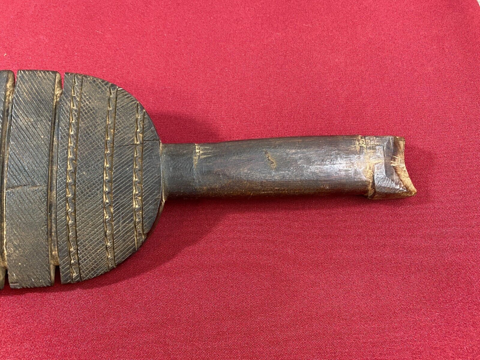 AFRIKANISCHE SCHNITZEREI PADEL HOLZ MASSIV HANDGESCHNITZT TOLLE PATINA 78cm – Bild 7