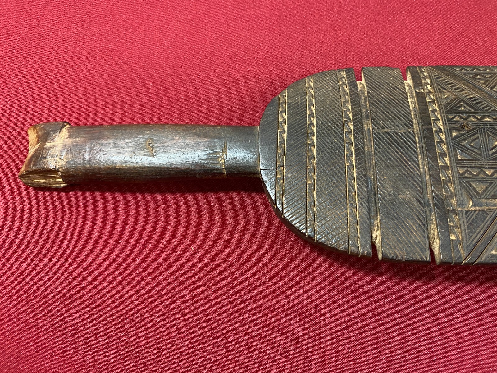 AFRIKANISCHE SCHNITZEREI PADEL HOLZ MASSIV HANDGESCHNITZT TOLLE PATINA 78cm – Bild 9