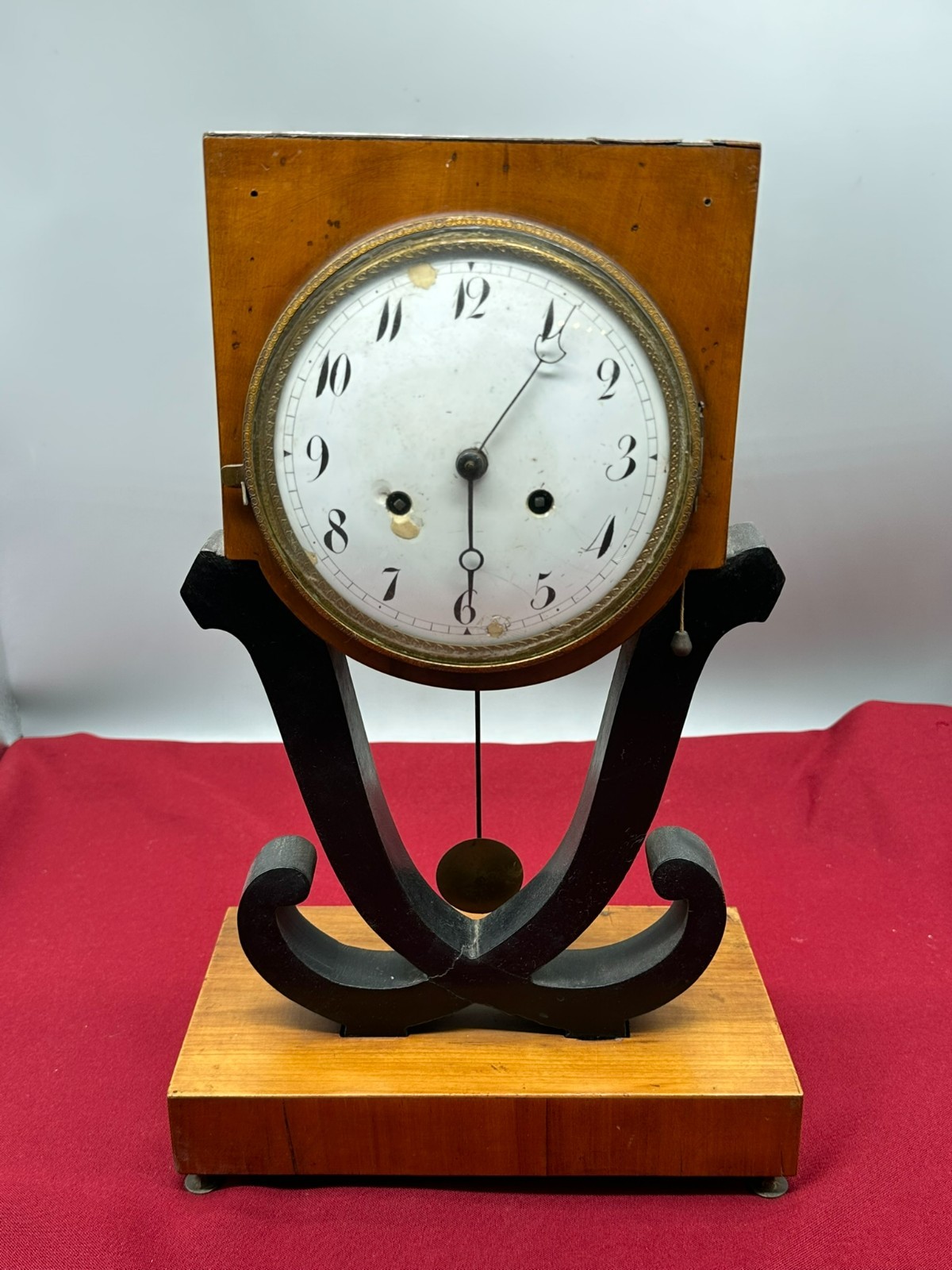 ANTIKE BIEDERMEIER UHR KAMINUHR AUS HOLZ UM 1820 KIRSCHHOLZ EBONISIERT