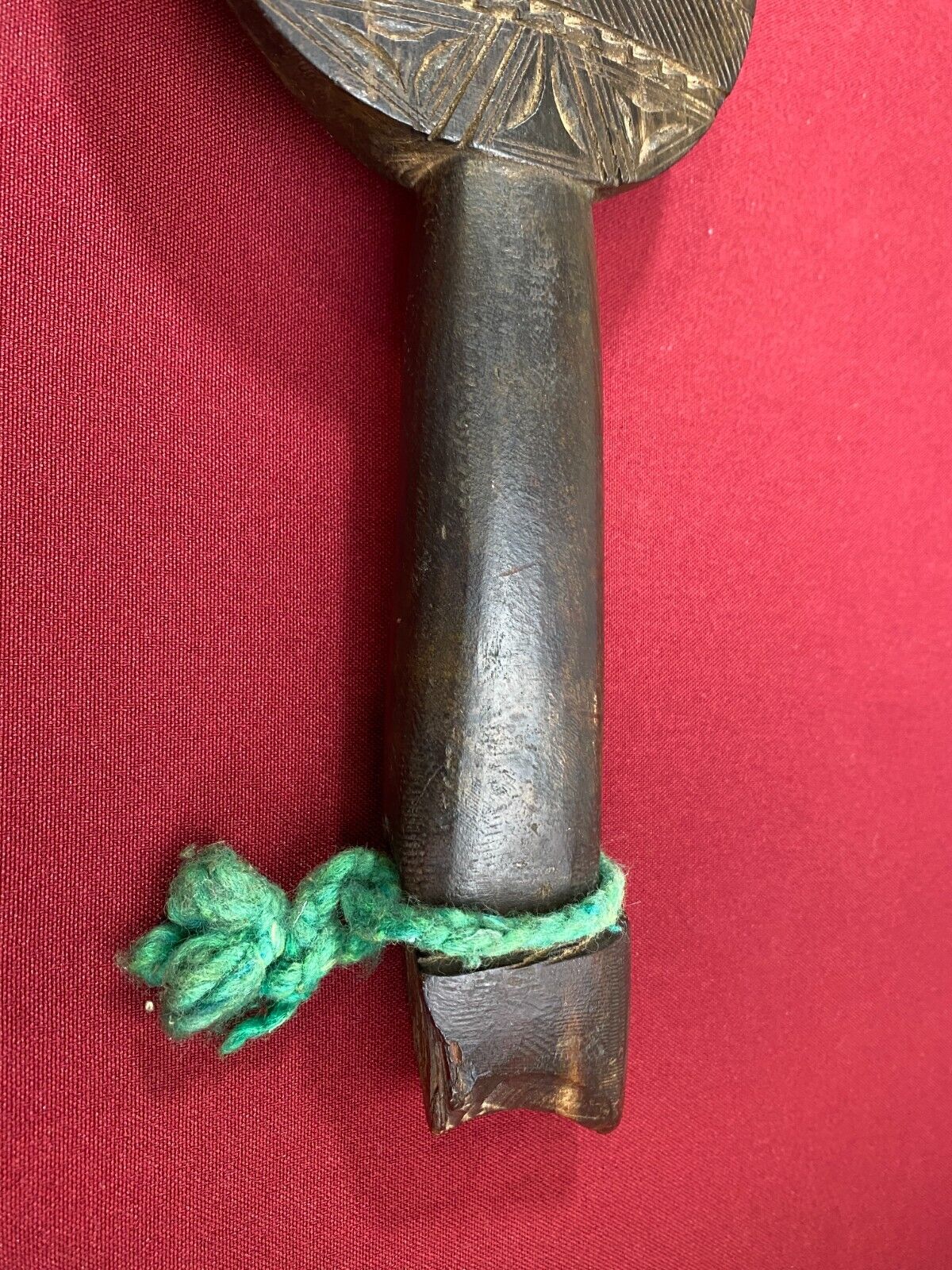 AFRIKANISCHE SCHNITZEREI PADEL HOLZ MASSIV HANDGESCHNITZT TOLLE PATINA 78cm – Bild 13