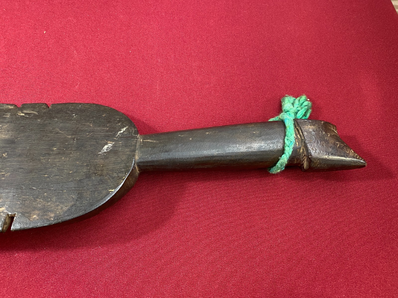 AFRIKANISCHE SCHNITZEREI PADEL HOLZ MASSIV HANDGESCHNITZT TOLLE PATINA 78cm – Bild 17