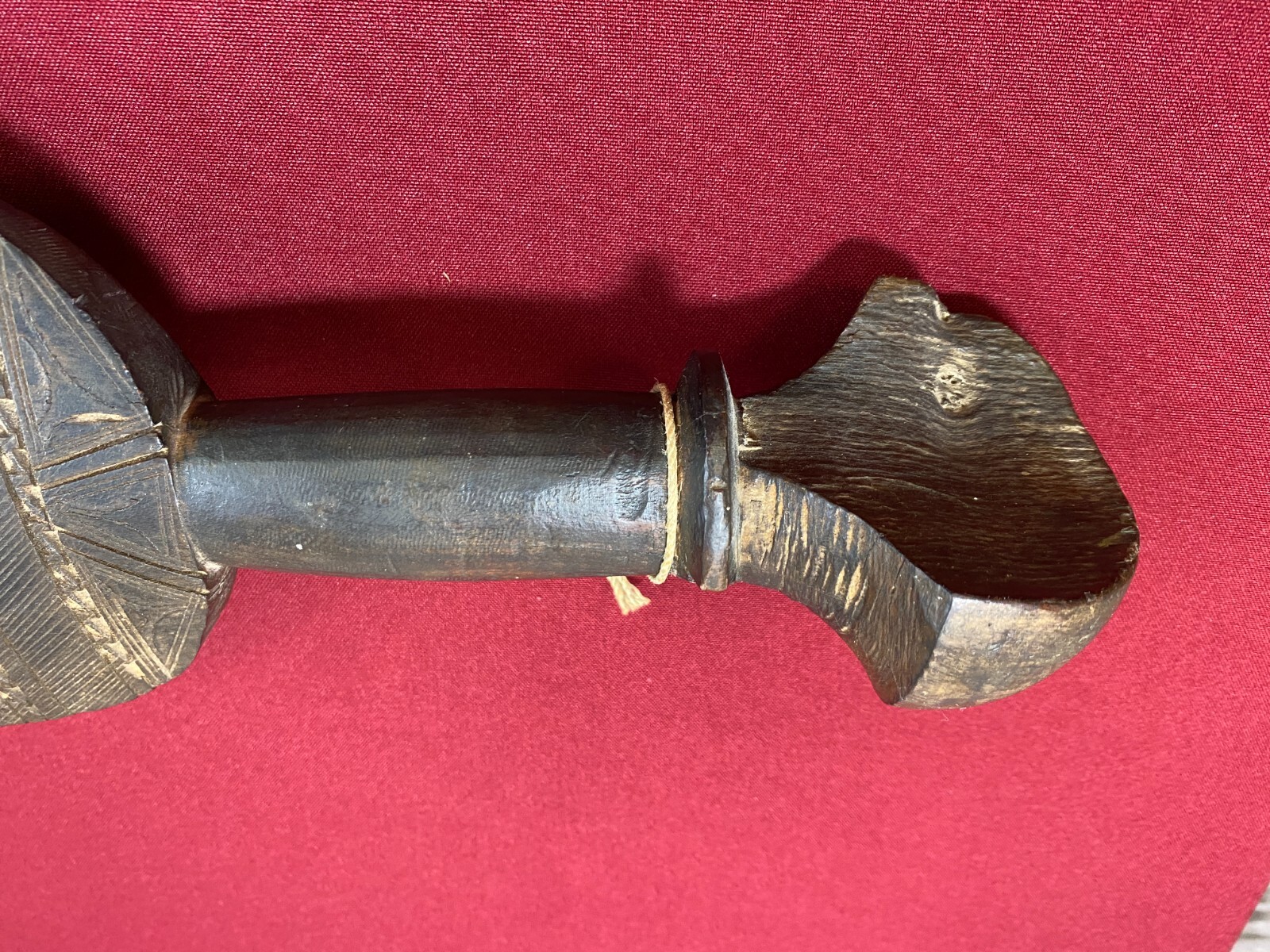 AFRIKANISCHE SCHNITZEREI PADEL HOLZ MASSIV HANDGESCHNITZT TOLLE PATINA 78cm – Bild 9