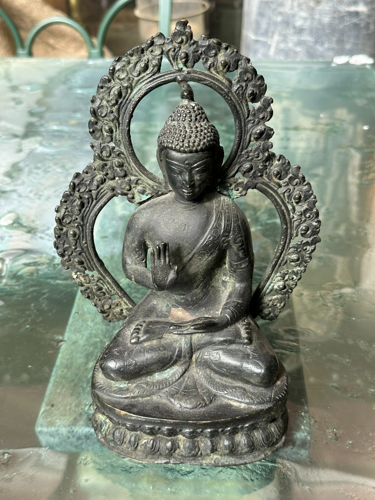 ANTIKER ABHAYA MUDRA BUDDHA AUS BRONZE UM 1900 CHINA