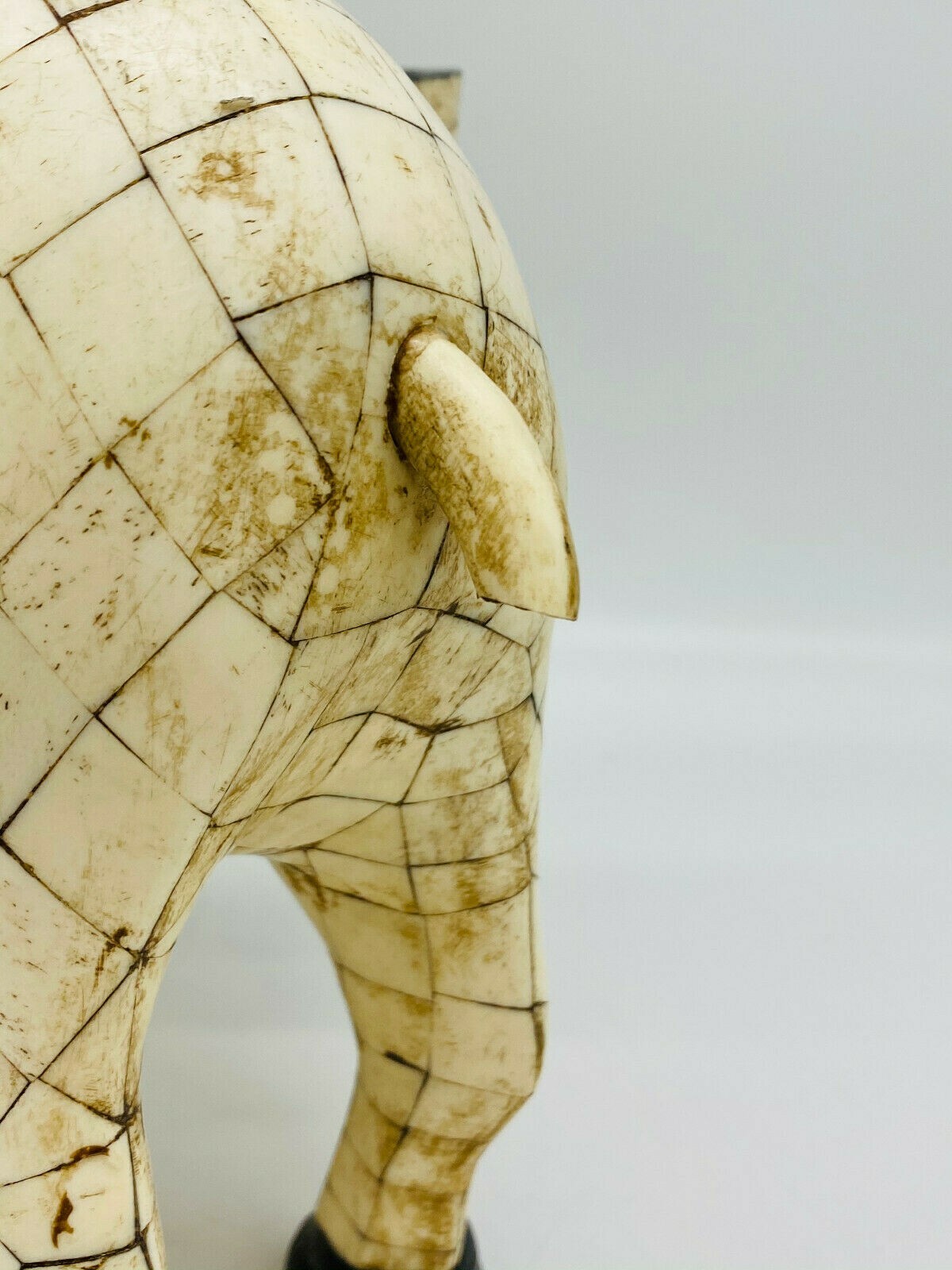 SKULPTUR KAMEL MIT ZWEI WASSERGEFÄSSEN OBERFLÄCHE AUS BEIN GEARBEITET – Bild 9